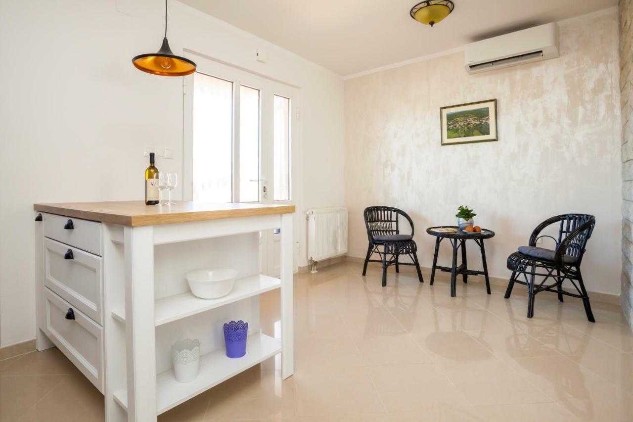 Holiday Apartment Ivica Milohnici Exterior photo