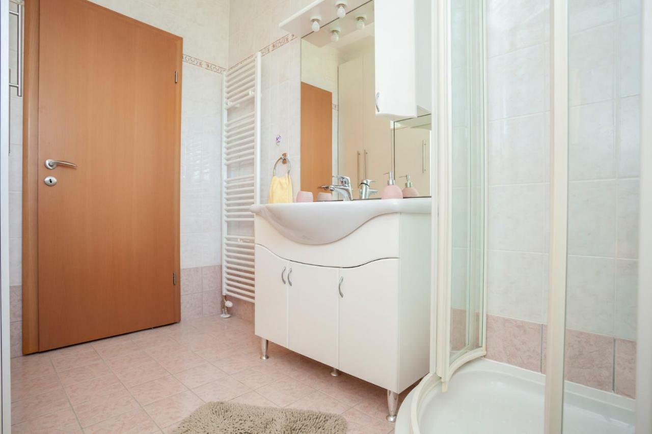 Holiday Apartment Ivica Milohnici Exterior photo
