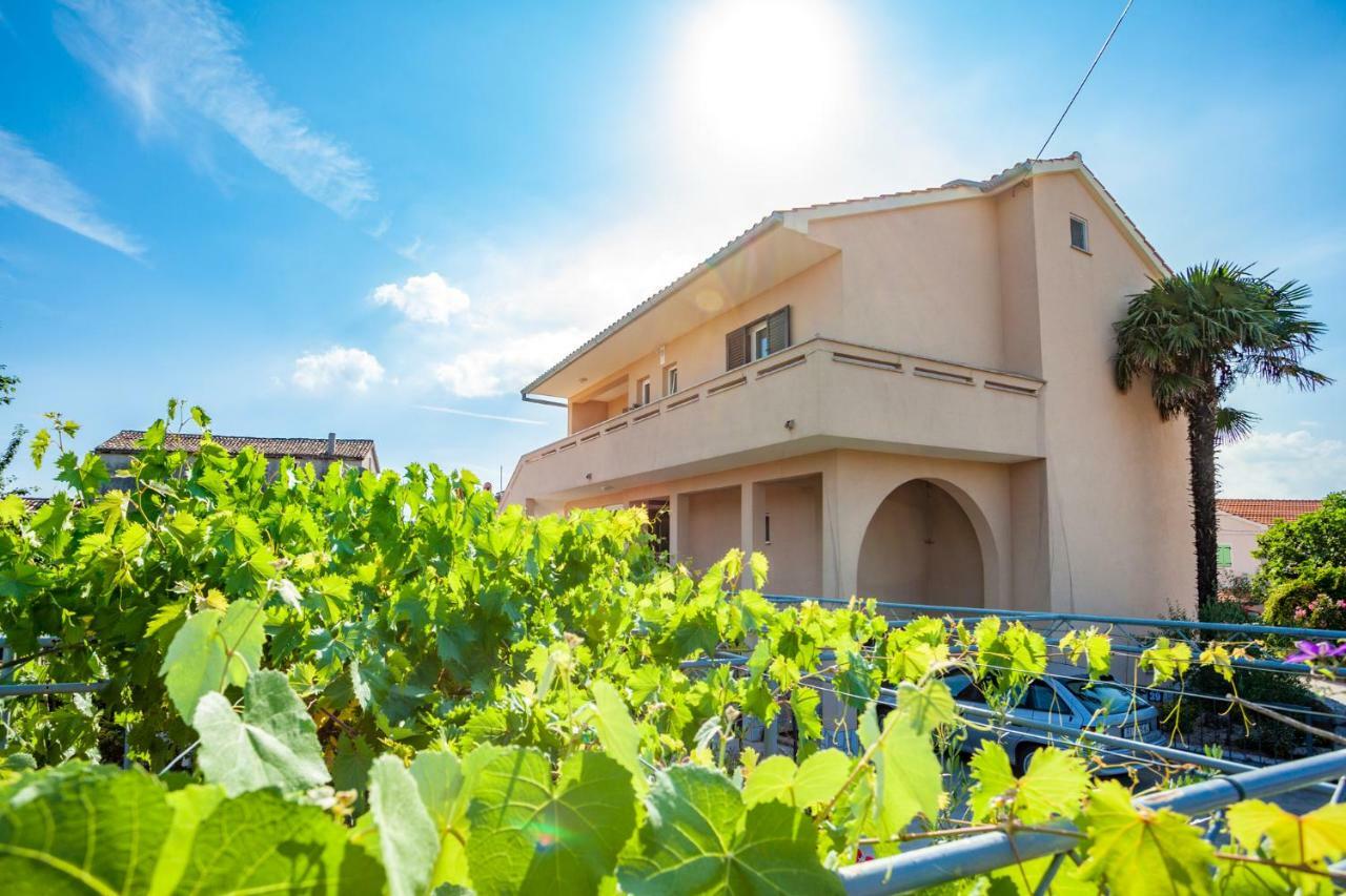 Holiday Apartment Ivica Milohnici Exterior photo