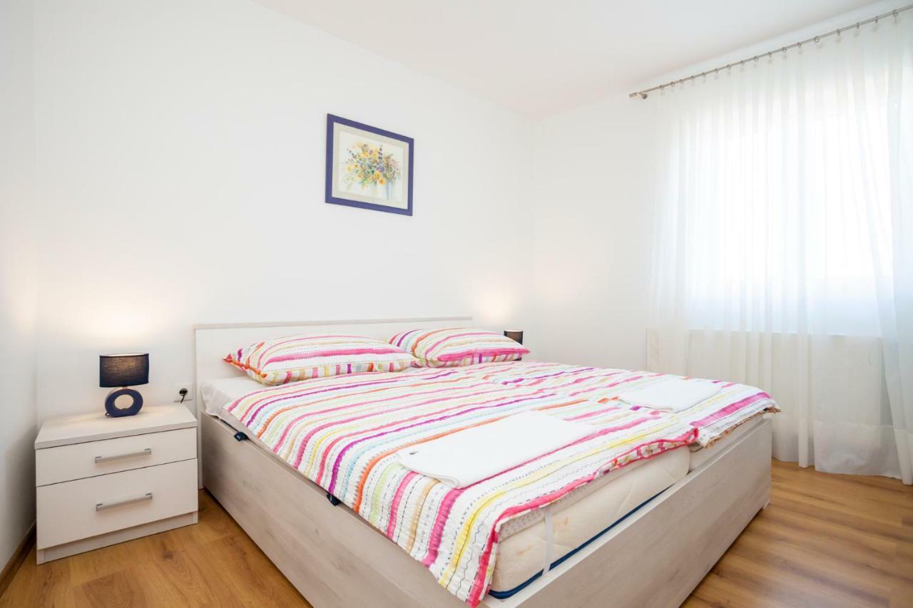 Holiday Apartment Ivica Milohnici Exterior photo