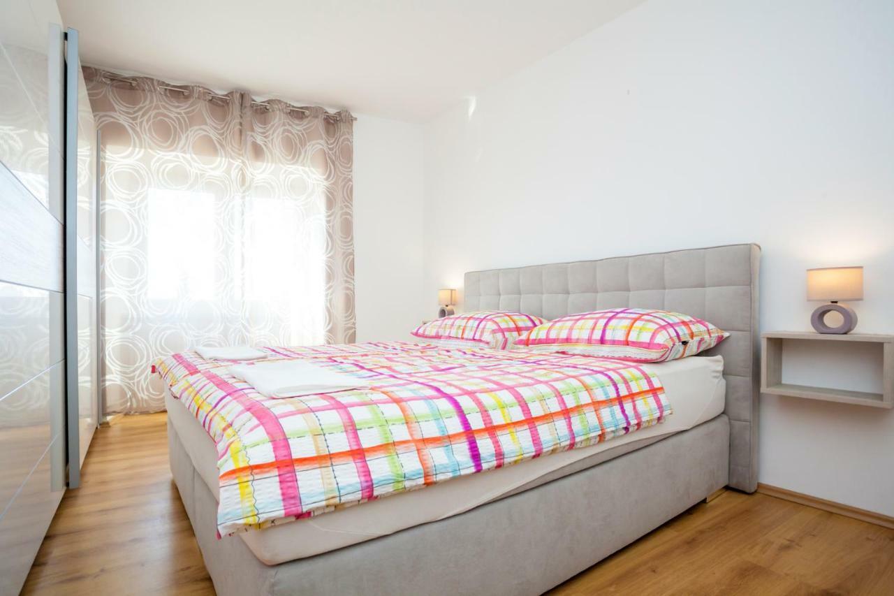 Holiday Apartment Ivica Milohnici Exterior photo
